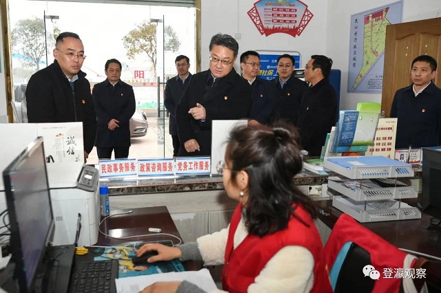 1月27日下午,市委副书记,代市长周斌来到大丰区,走访欠发达镇和挂钩村