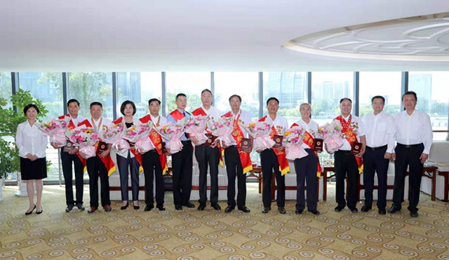 "庆祝中华人民共和国成立70周年"纪念章仪式