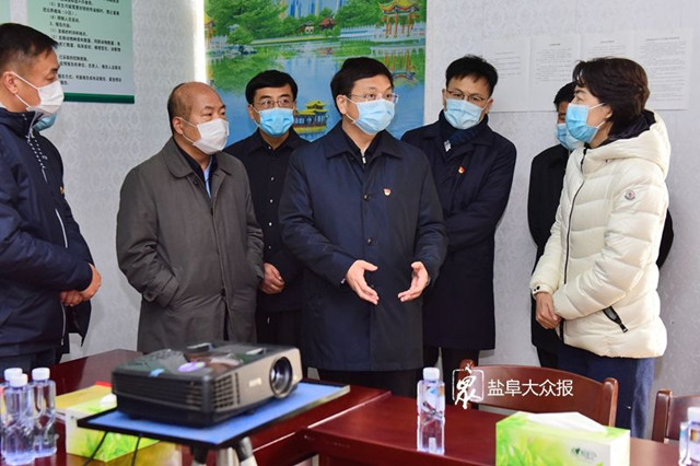 曹路宝调研建湖县上冈镇