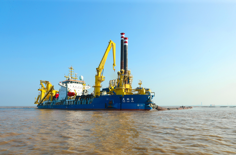 我国自主设计建造亚洲最大重型自航绞吸船