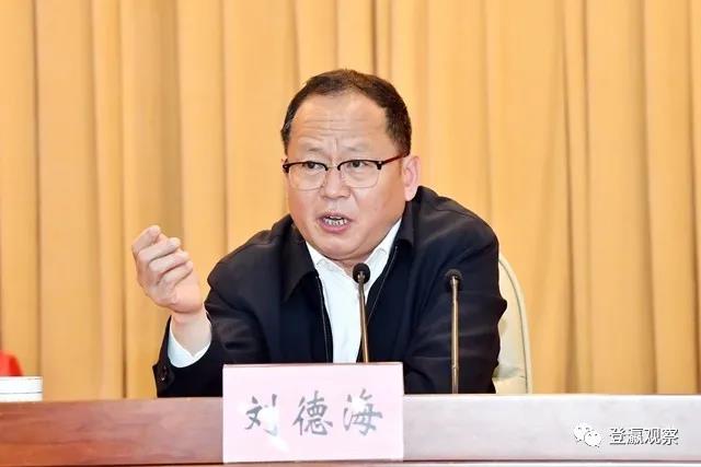 省委宣讲团成员,省政协文化文史委副主任刘德海作宣讲报告