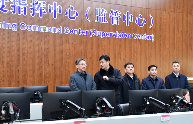 周斌检查春节市场保供和安全生产工作