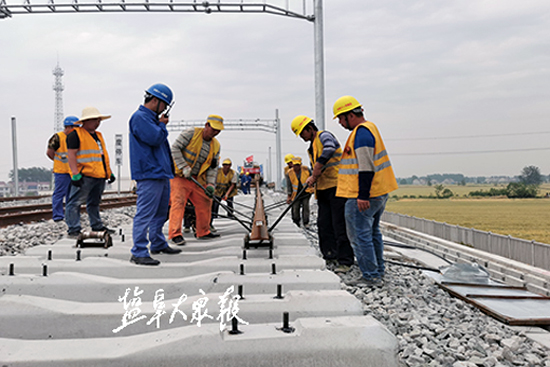 94公里长盐宁高铁联络线开始铺轨