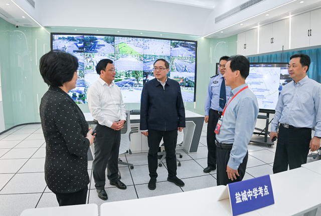>要闻动态>盐城要闻>6月6日,市委副书记,代市长张明康现场检查高考