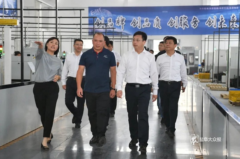 曹路宝到东台市调研