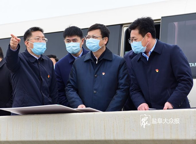 曹路宝调研建湖县上冈镇